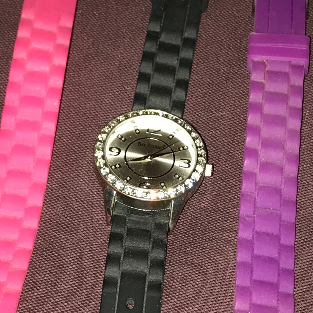 Watch With Interchangeable Bands - image 4